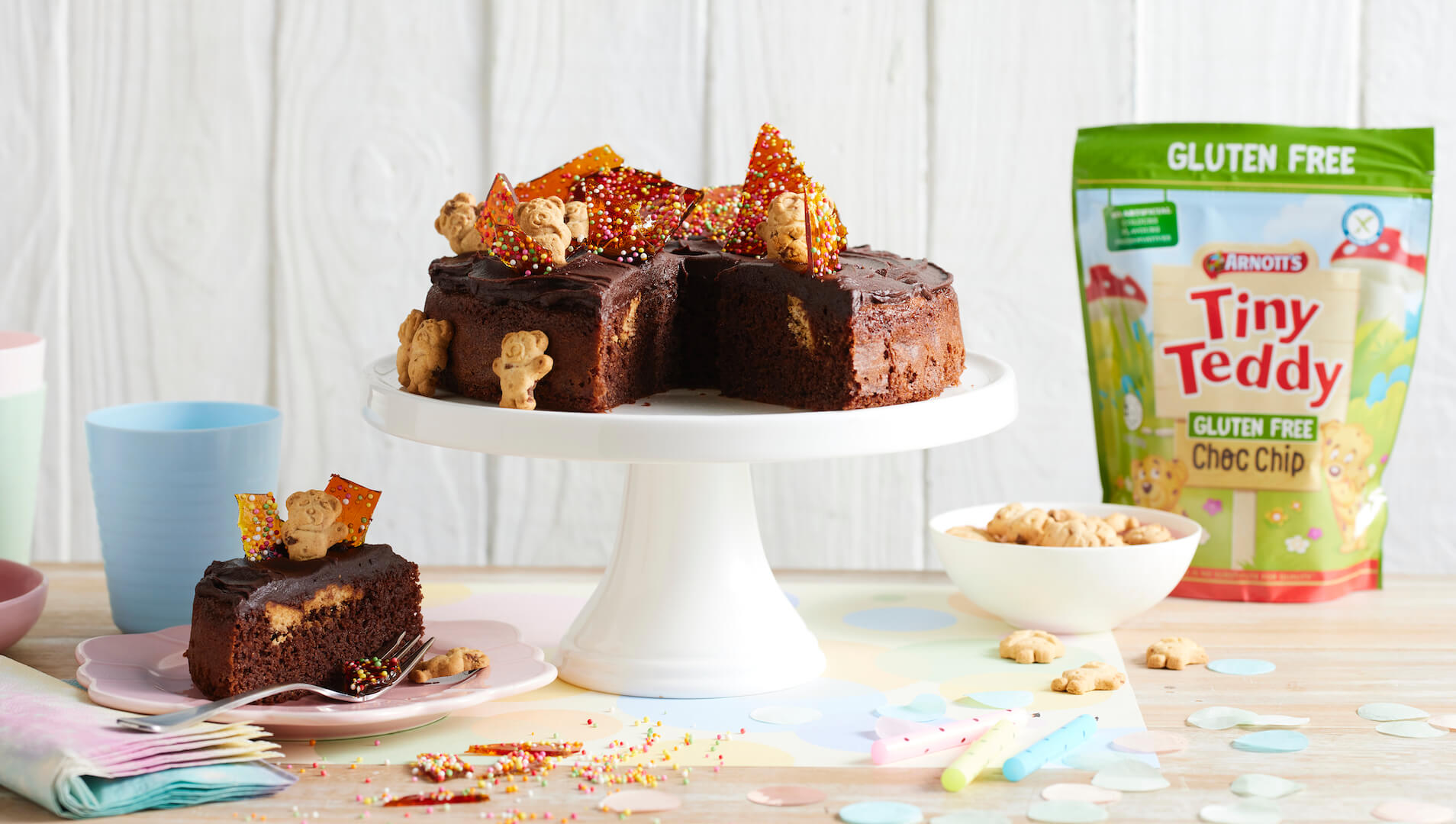This Tiny Teddys chocolate birthday cake is quick, easy and a sure hit for a party.